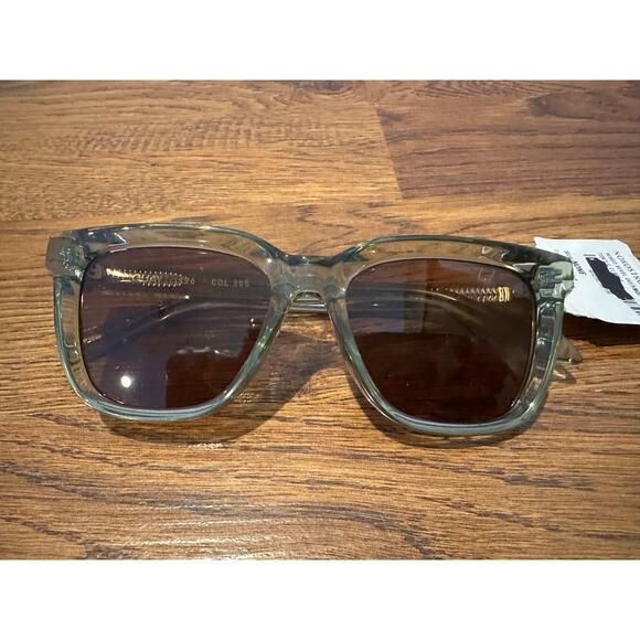 Quay Women's Polarized Smoke Tinted Square Frame Sunglasses – NWOB - Picture 2 of 6